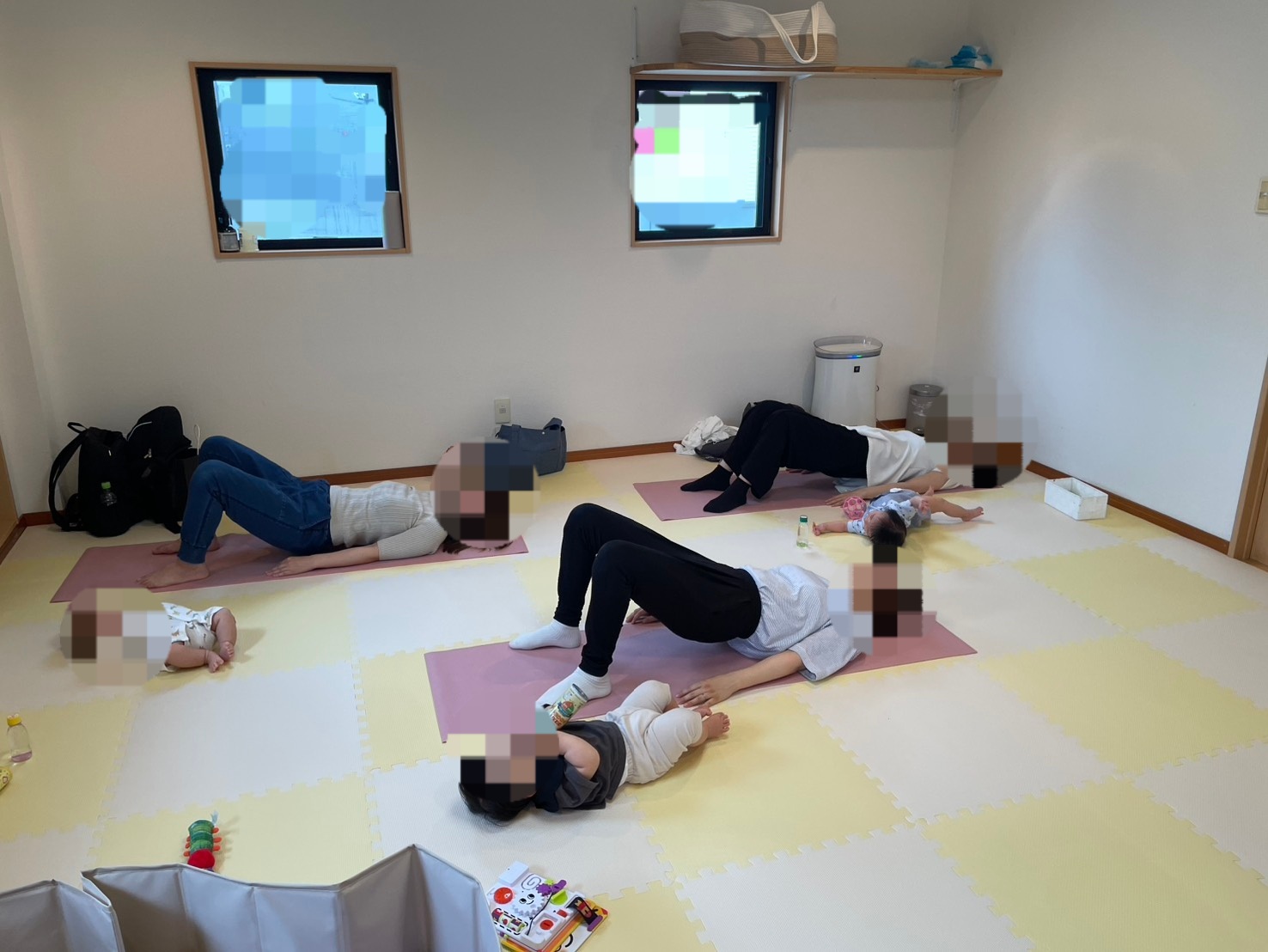 ママ同士が交流しているイメージ